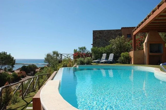 piscine ovale